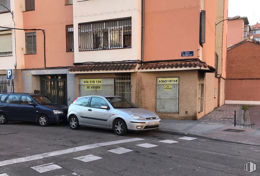 Local en venta en Plaza Hilanderas, 1, Carabanchel, Madrid, 28025 con coche, ventana, edificio, neumático, rueda, luz de estacionamiento automotriz, vehículo terrestre, vehículo, planta y infraestructura alrededor