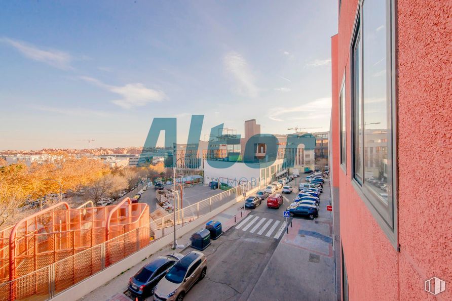 Oficina en venta en Calle San Romualdo, San Blas - Canillejas, Madrid, 28037 con coche, zona residencial, apartamento, coche familiar, aparcamiento, coche mediano, coche urbano, coche compacto, aparcamiento y coche subcompacto alrededor