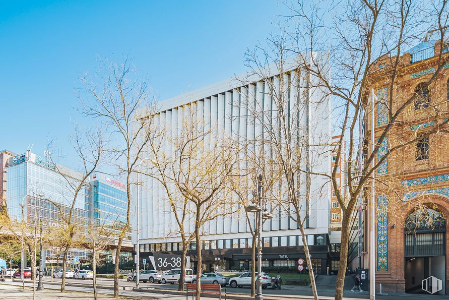 Oficina en alquiler en Paseo Castellana, 36-38, Salamanca, Madrid, 28046 con edificio, cielo, propiedad, diseño urbano, árbol, ventana, electricidad, barrio, zona residencial y condominio alrededor