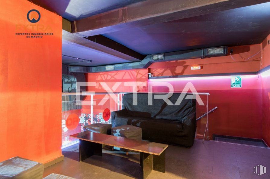 Local en alquiler en Calle Orense, Tetuán, Madrid, 28020 con sofá, mesa de centro, mesa, diseño automotriz, diseño de interiores, pavimentos, piso, casa, sofá de estudio y techo alrededor