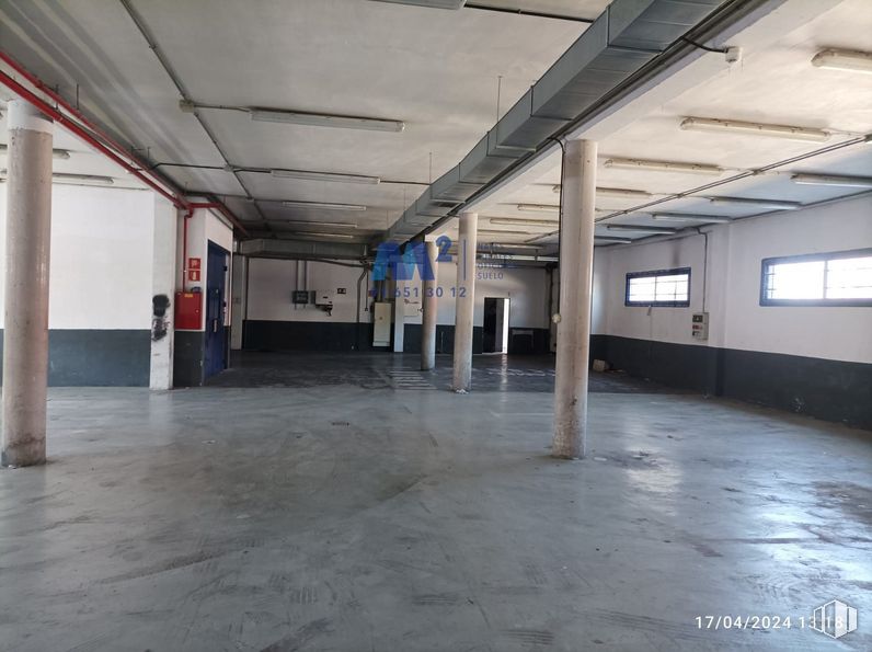 Industrial for sale at Zona Villaverde, Villaverde, Madrid, 28021 with window, fixture, hall, flooring, floor, building, gas, parking, ceiling and city around