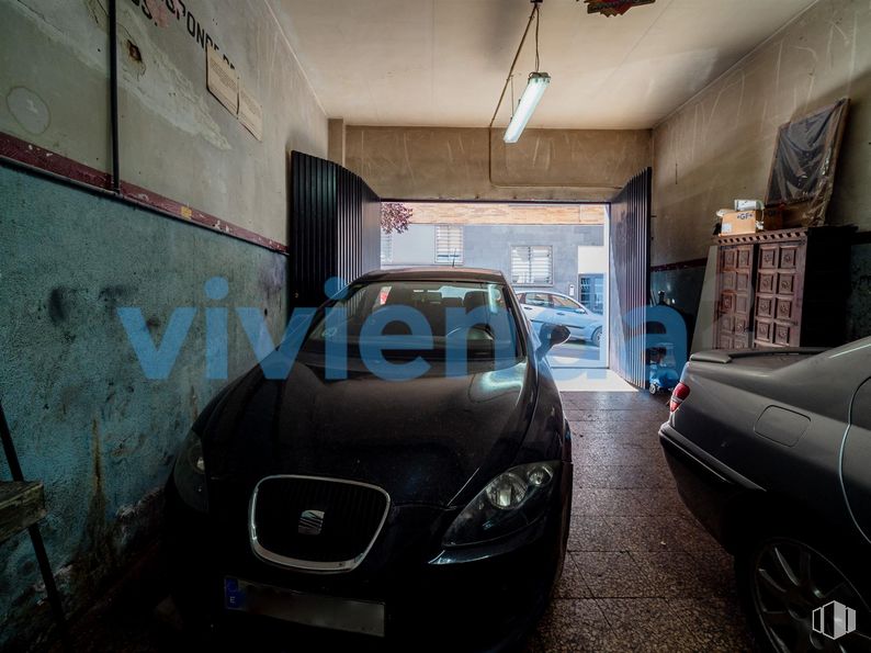 Local en venta en Calle Divino Redentor, Tetuán, Madrid, 28029 con coche, neumático, rueda, matrícula del vehículo, vehículo, rejilla, capó, iluminación del automóvil, neumático de automoción y vehículo de motor alrededor