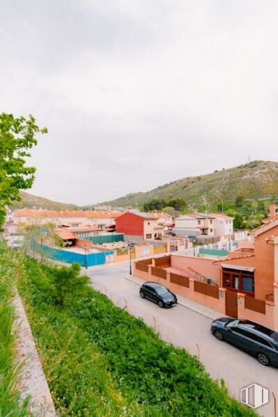 Land for sale at Calle San Roque, Valverde de Alcalá, Madrid, 28812 with car, sky, plant, building, cloud, tire, vehicle, window, wheel and tree around