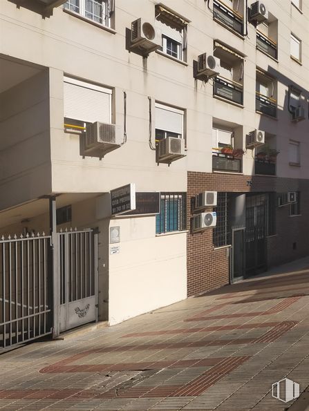 Local en venta en Calle José Arcones Gil, Ciudad Lineal, Madrid, 28017 con ventana, edificio, madera, diseño urbano, condominio, barrio, zona residencial, propiedad material, inmobiliario y fachada alrededor