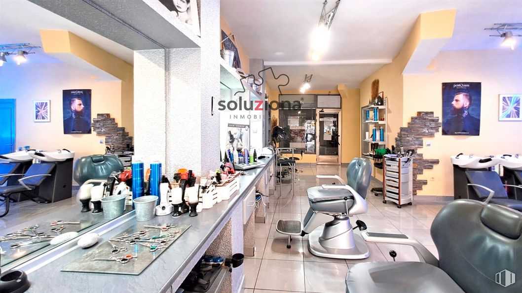 Local en alquiler en Calle Dr. Barraquer, 7, Getafe, Madrid, 28903 con silla, silla de barbero, salón de belleza y salón alrededor