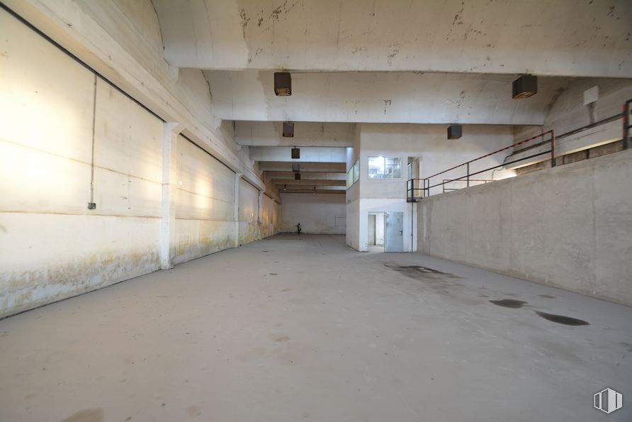 Nave en venta en Carretera Vicálvaro a Coslada, Vicálvaro, Madrid, 28052 con edificio, madera, piso, pavimentos, pasillo, casa, material compuesto, carretera, ciudad y aparcamiento alrededor