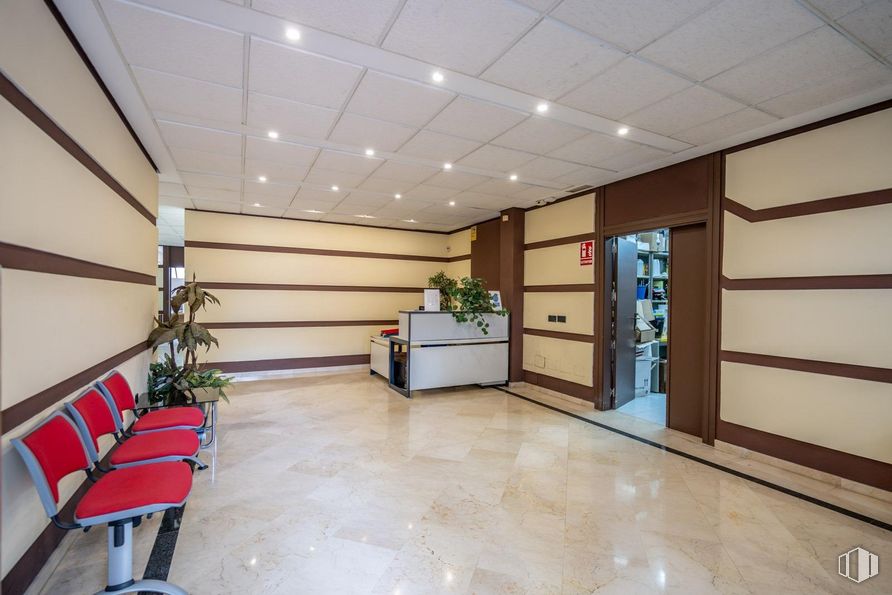 Oficina en venta en Zona Auditorio, Las Rozas de Madrid, Madrid, 28230 con mueble, planta de interior, suelos, interiorismo, suelo, techo, alumbrado, vestíbulo, hall y suelo de baldosas alrededor