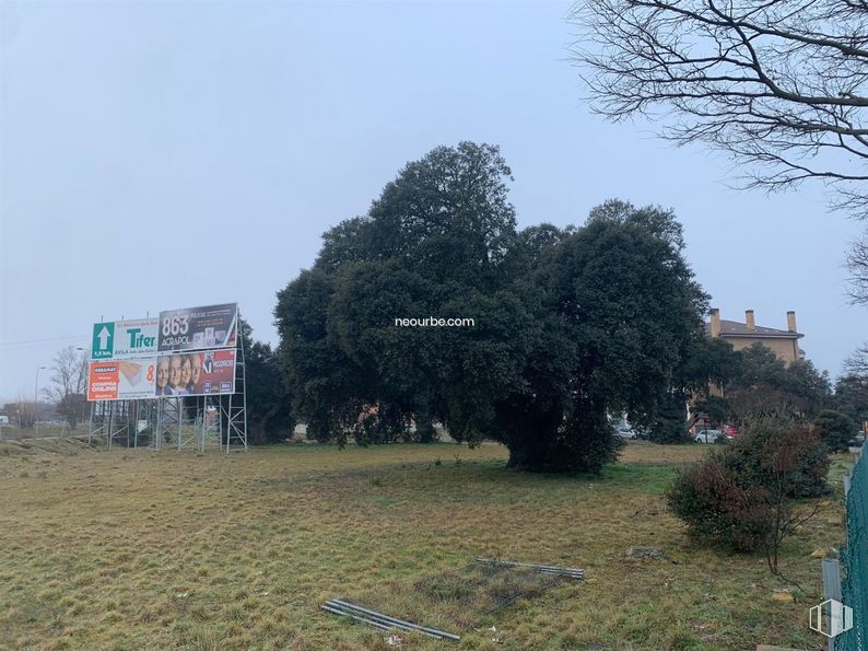 Land for sale at Calle de la Ciudad de Toledo, Ávila, 05004 with plant, sky, land lot, tree, natural landscape, grass, rural area, landscape, road and city around