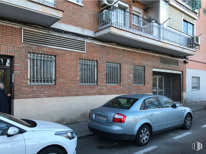 Local en alquiler en Calle Palomares, 35, Villaverde, Madrid, 28021 con coche, rueda, ventana, neumático, luz de estacionamiento automotriz, vehículo terrestre, vehículo, luz trasera y de freno automotriz, propiedad y edificio alrededor