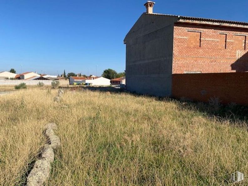 Land for sale at Avenida Reina Sofía Sur, Sonseca, Toledo, 45100 with house, plant, sky, ecoregion, land lot, landscape, rural area, grass, grassland and plain around