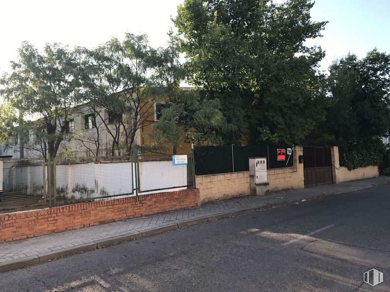 Nave en venta en Pasaje Ana María Valle, 10, Arganda del Rey, Madrid, 28500 con edificio, cielo, planta, superficie de carretera, árbol, asfalto, lote de tierra, casa, área residencial y valla alrededor