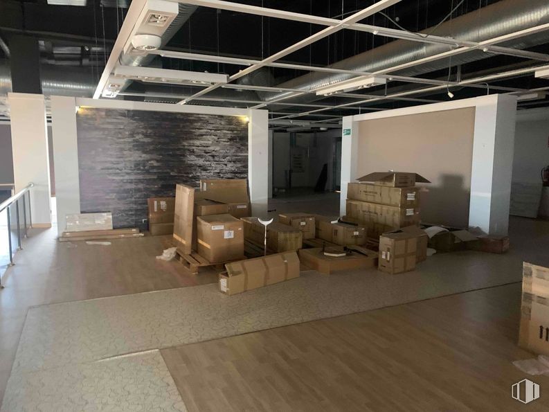 Industrial for sale & for rent at Zona Alcalá de Henares, Alcalá de Henares, Madrid, 28806 with box, flooring, floor, interior design, ceiling, lighting, composite material, glass, transparency and hardwood around