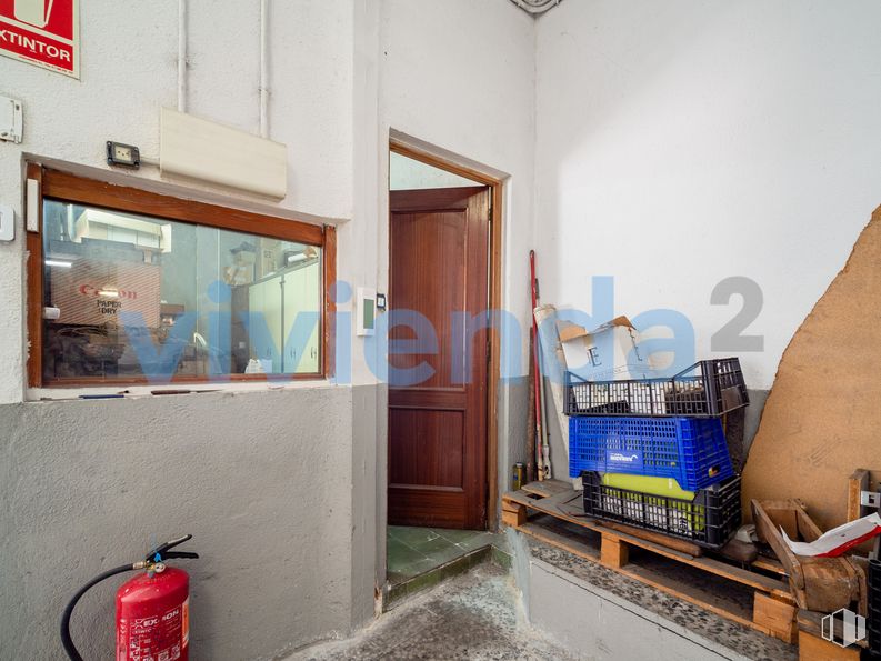 Local en venta en Calle Francisco del Pozo, Fuencarral - El Pardo, Madrid, 28034 con productos envasados, extintor de incendios, madera, edificio, interiorismo, puerta, casa, suelos, gas y madera dura alrededor