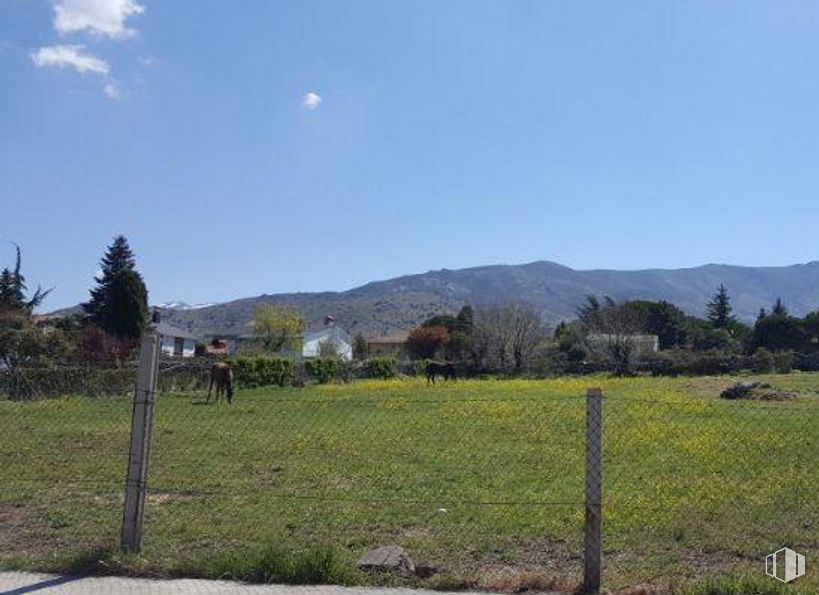 Suelo en venta en Otero de Herreros, Otero de Herreros, Segovia, 40422 con cielo, planta, nube, montaña, árbol, valla, tierras altas, paisaje natural, lote de tierra y hierba alrededor