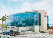 Office for rent at Edificio Villar, Avenida Europa, 6, Alcobendas, Madrid, 28108 with car, building, cloud, sky, vehicle, tire, architecture, urban design, wheel and city around