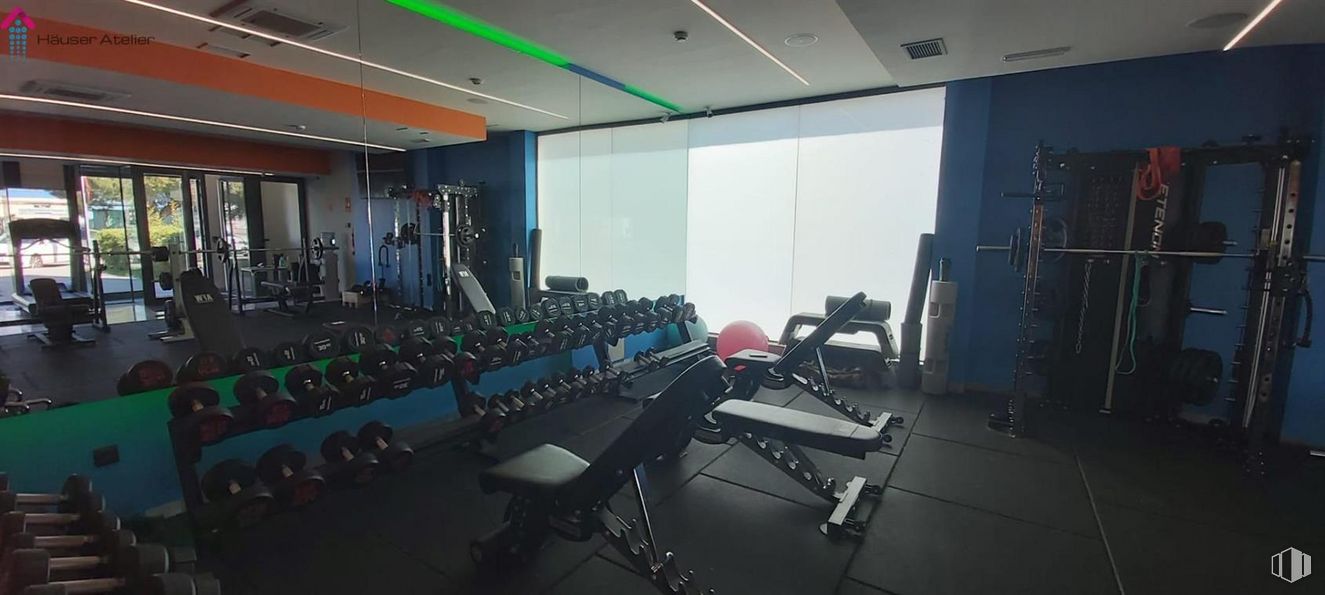 Local en alquiler en Carretera Villaverde a Vallecas, Villa de Vallecas, Madrid, 28031 con máquina de ejercicios, gimnasio, suelo, crossfit, aparatos de ejercicio, silla, suelos, silla de oficina, forma física y mancuerna alrededor