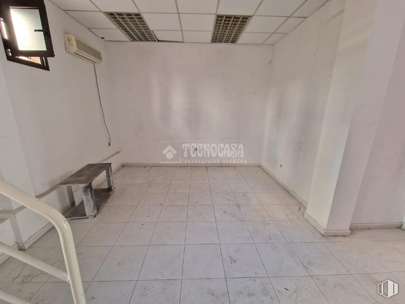 Local en alquiler en Zona Centro, Pinto, Madrid, 28320 con edificio, ventana, madera, suelo, suelos, pared, accesorio, rectángulo, techo y simetría alrededor