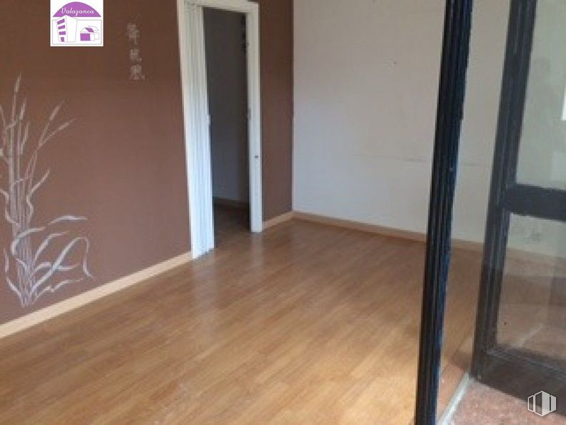 Local en venta en Calle Pablo Casals, Parla, Madrid, 28980 con madera, accesorio, suelo, piso, exterior automotriz, tinte para madera, propiedad material, madera, pasillo y vidrio alrededor