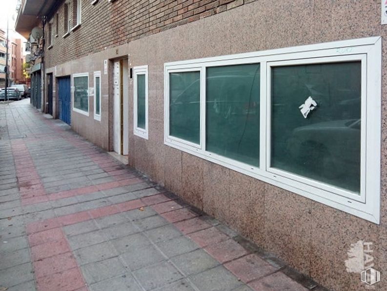 Office for sale at Calle Jacinto Benavente, 21, Getafe, Madrid, 28902 with window, building, fixture, wood, road surface, facade, flooring, siding, glass and building material around