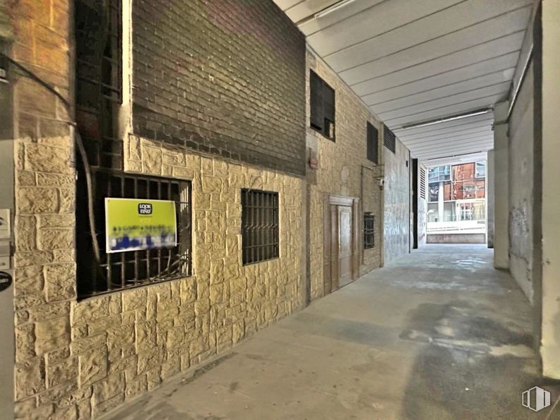 Local en venta en Calle Orense, Tetuán, Madrid, 28020 con ventana, puerta, propiedad, madera, ladrillo, suelos, arte, suelo, edificio y albañilería alrededor