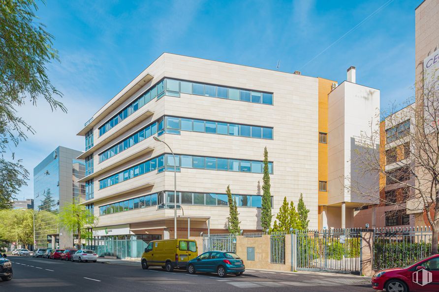 Oficina en alquiler en Calle Cronos, 20, San Blas - Canillejas, Madrid, 28037 con coche, edificio, camioneta, neumático, cielo, rueda, vehículo terrestre, nube, día y propiedad alrededor