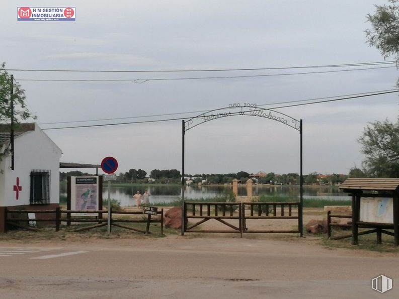 Retail for sale & for rent at Zona laguna, Villafranca de los Caballeros, Toledo, 45730 with sky, cloud, plant, tree, building, land lot, street light, window, electricity and rural area around