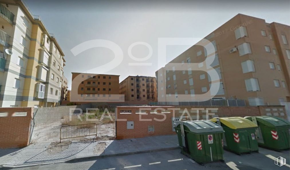 Land for sale at Casco urbano, Ocaña, Toledo, 45300 with waste container, building, sky, window, waste containment, road surface, asphalt, urban design, wood and condominium around