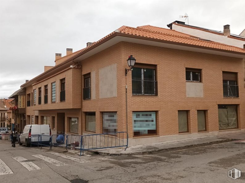 Local en alquiler y venta en Calle Jerónimo del Moral, Ciempozuelos, Madrid, 28350 con camioneta, edificio, ventana, cielo, madera, rueda, casa, diseño urbano, fachada y inmobiliario alrededor