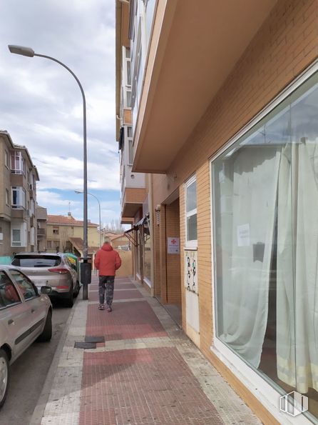 Local en alquiler en Calle Real, Collado Villalba, Madrid, 28400 con coche, persona, luz de la calle, rueda, neumático, edificio, ventana, vehículo, cielo y nube alrededor