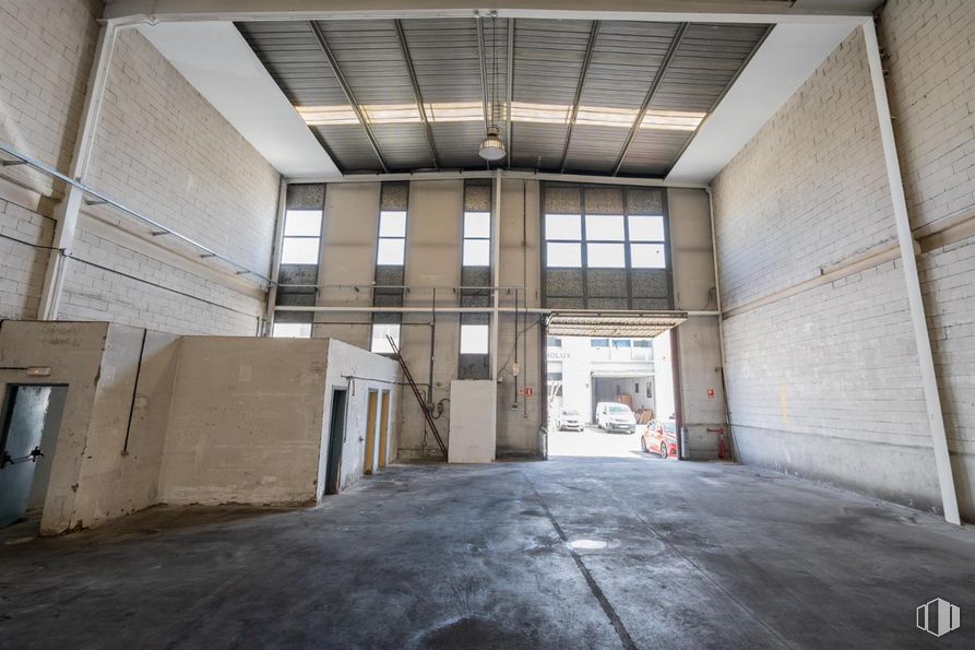 Industrial for sale at San Cristóbal, Villaverde, Madrid, 28021 with window, door, wood, fixture, hall, floor, flooring, ceiling, symmetry and concrete around