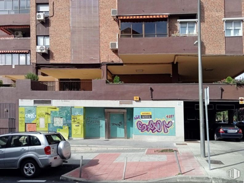 Retail for rent at Calle Baleares, Móstoles, Madrid, 28931 with car, window, wheel, automotive parking light, property, tire, building, vehicle, motor vehicle and asphalt around