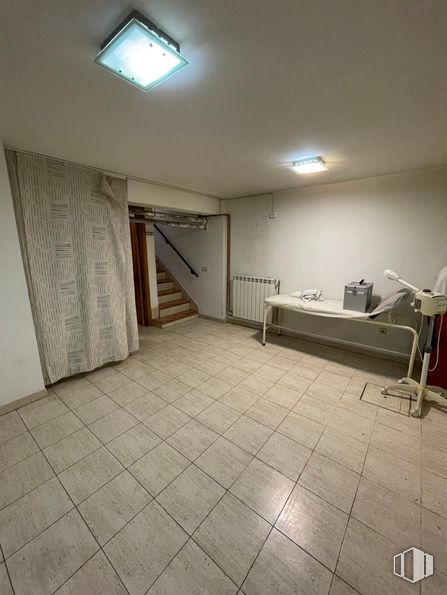 Local en alquiler en Barrio de la Concepción, Ciudad Lineal, Madrid, 28027 con alumbrado, madera, interiorismo, edificio, suelo, suelos, hall, casa, techo y ventana alrededor