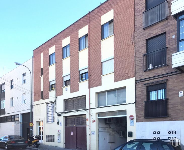 Nave en venta en Calle Palermo, 42, Hortaleza, Madrid, 28043 con coche, edificio, ventana, luz de estacionamiento automotriz, cielo, propiedad, neumático, vehículo, rueda y diseño urbano alrededor