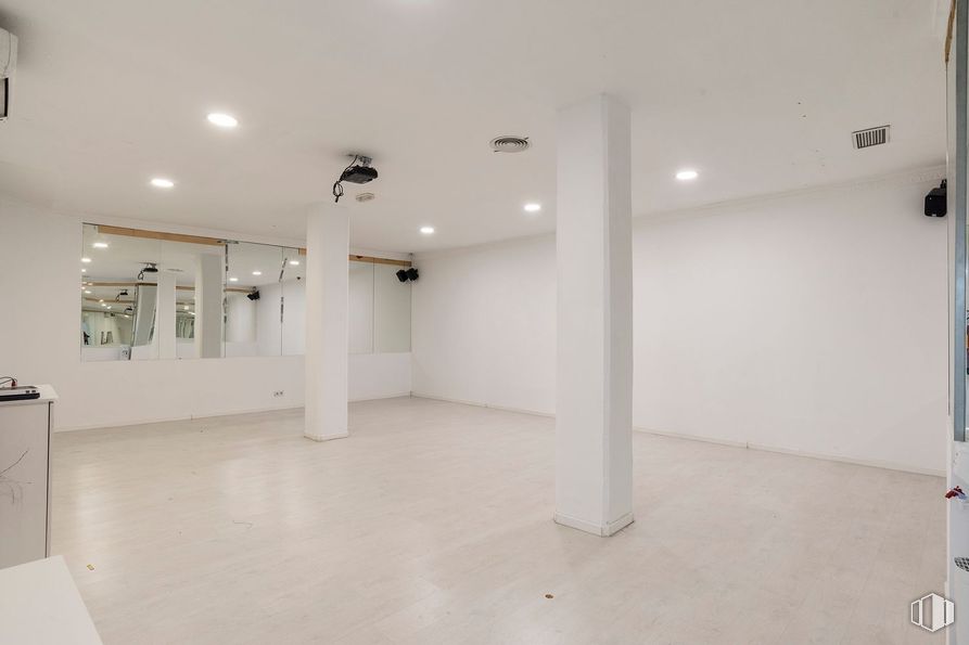 Local en venta en Plaza Luca de Tena, Arganzuela, Madrid, 28045 con suelos, suelo, techo, interiorismo, alumbrado, lámpara, material compuesto, suelo de baldosas, suelos de madera y hall alrededor