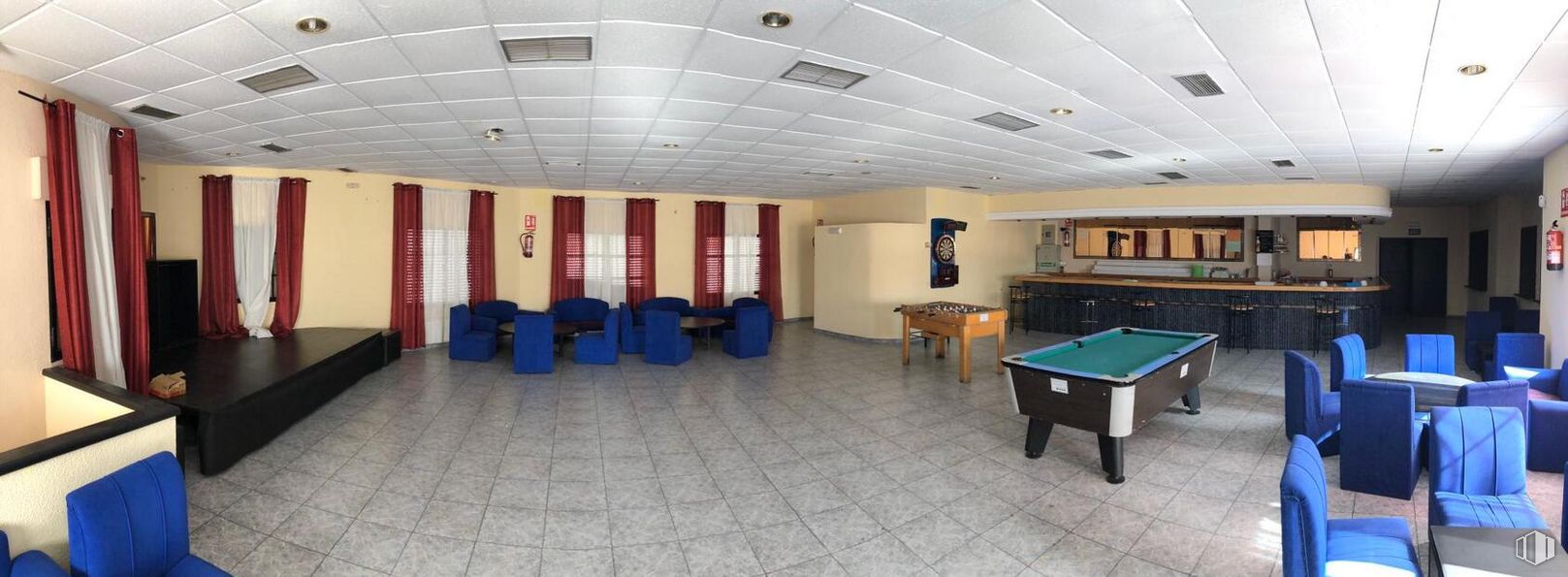 Retail for sale at Avenida Paz, 27, Orusco de Tajuña, Madrid, 28570 with table, billiard table, billiard room, pool, furniture, property, billiards, building, straight pool and pocket billiards around