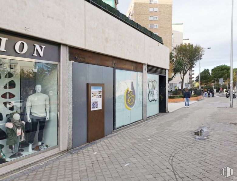 Local en alquiler y venta en Calle de Francos Rodríguez, Moncloa - Aravaca, Madrid, 28039 con persona, edificio, cielo, arquitectura, superficie de la carretera, árbol, pared, barrio, acera y ventana alrededor