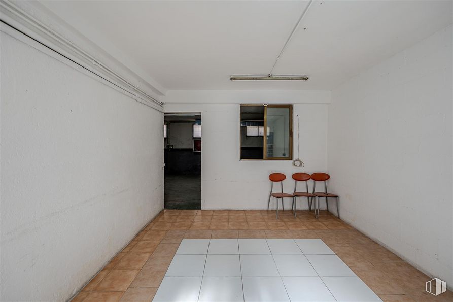 Local en venta en Calle Rábida, Tetuán, Madrid, 28039 con silla, alumbrado, propiedad, edificio, hall, madera, suelos, accesorio, suelo y suelo de baldosas alrededor