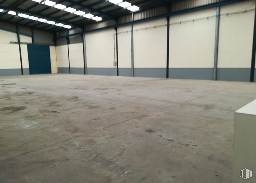 Industrial for sale at Polígono Industrial de Ocaña, Ocaña, Toledo, 45300 with hall, flooring, floor, wood, shade, parking, ceiling, composite material, building material and space around