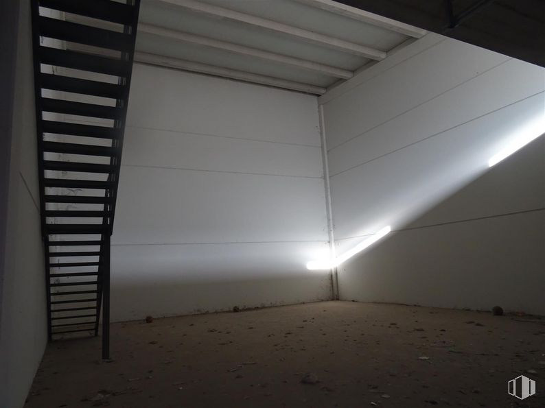 Industrial for sale at Calle Trillo, Seseña, Toledo, 45223 with wood, shade, grey, floor, rectangle, flooring, tints and shades, ceiling, space and darkness around