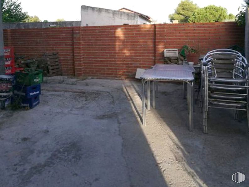 Retail for sale at Zona Centro, El Viso de San Juan, Toledo, 45215 with table, chair, property, plant, road surface, brickwork, brick, asphalt, wood and tree around