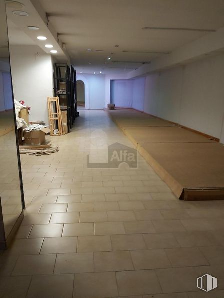 Retail for sale at Calle Lago Erie, Vicálvaro, Madrid, 28032 with furniture, hall, tile flooring, flooring, floor, wood, space, event, ceiling and hardwood around