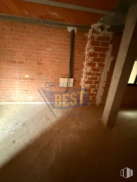 Local en venta en Centro, Espirdo, Segovia, 40191 con suelo, suelos, ladrillo, albañilería, material de construcción, tinte para madera, sótano y escayola alrededor