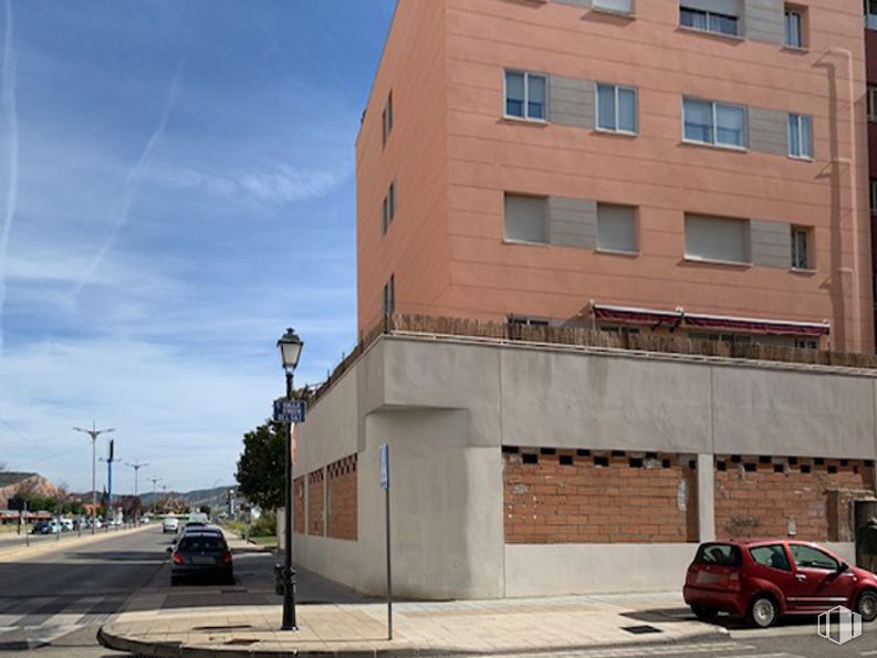 Retail for rent at Avenida de Francia, 26, Guadalajara, 19005 with car, building, land vehicle, wheel, tire, window, sky, vehicle, cloud and architecture around