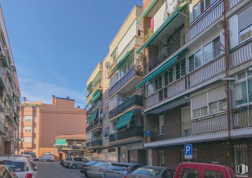 Local en venta en Calle Polvoranca, 8, Fuenlabrada, Madrid, 28945 con edificio, coche, neumático, vehículo terrestre, rueda, cielo, vehículo, ventana, infraestructura y diseño urbano alrededor