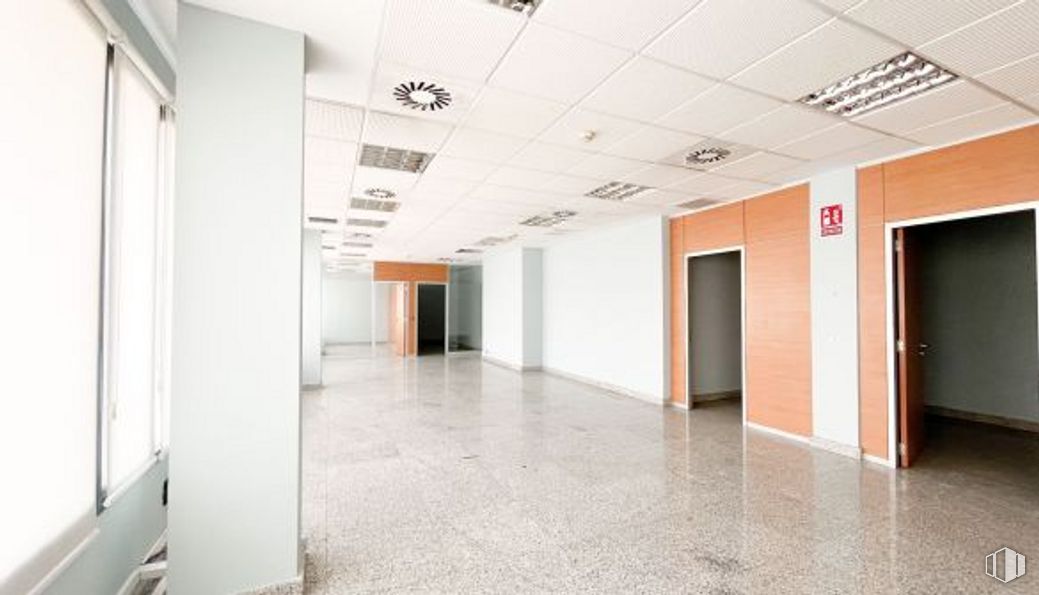 Oficina en venta en Edificio Apolo, Calle Pollensa, 2, Las Rozas de Madrid, Madrid, 28230 con hall, interiorismo, accesorio, suelos, inmobiliario, techo, edificio, vidrio, espacio y evento alrededor