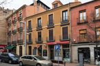 Office for sale at Calle José Zorilla, 24, Segovia, 40002 with car, building, window, property, automotive parking light, vehicle, architecture, door, neighbourhood and residential area around