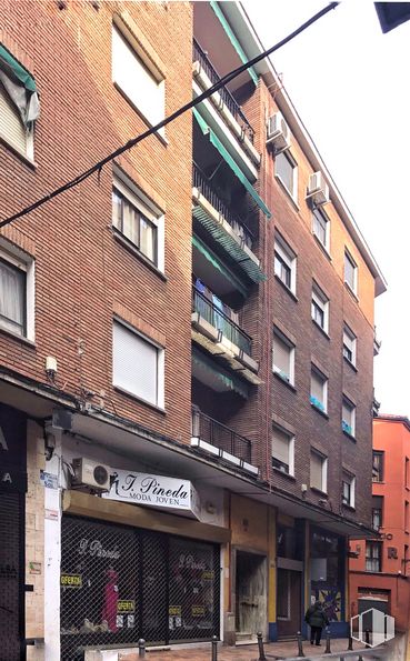 Retail for sale & for rent at Calle Sol, 25, Talavera de la Reina, Toledo, 45600 with window, building, property, sky, urban design, condominium, brick, fixture, neighbourhood and building material around