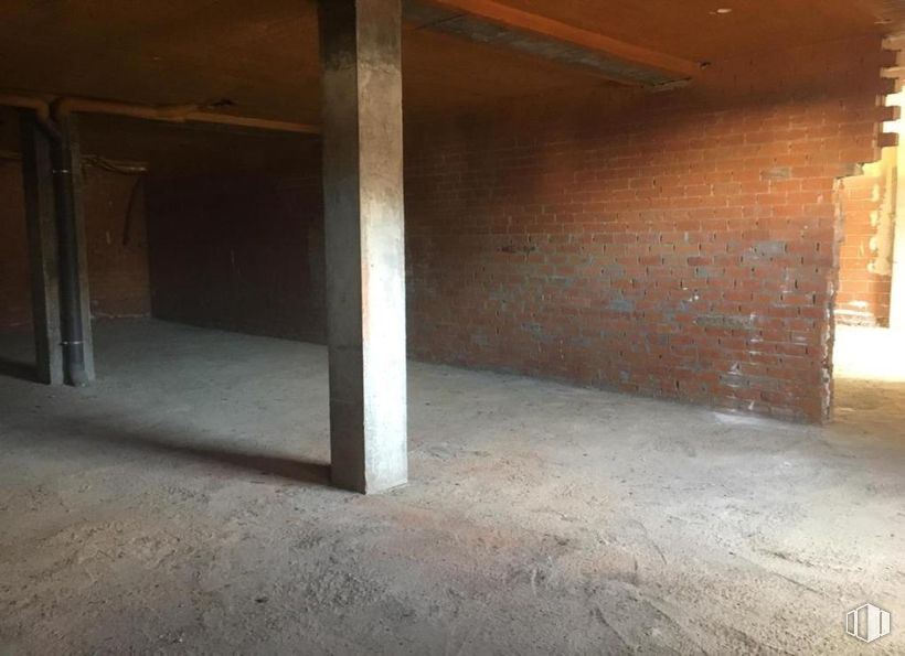 Local en venta en Calle Teodomiro López Fentanes, 2, Recas, Toledo, 45211 con pared, suelo, suelos, techo, marrón, ladrillo, albañilería, hormigón, material de construcción y tinte para madera alrededor