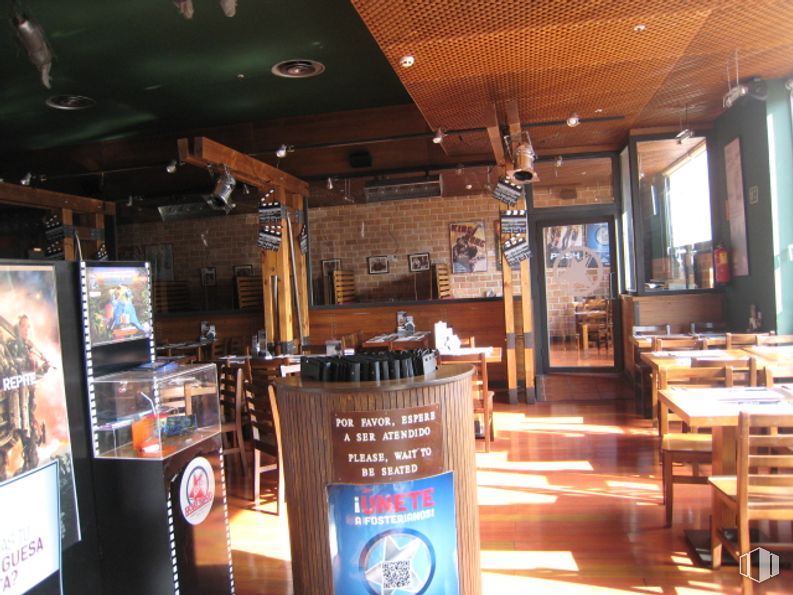 Local en venta en Calle Olimpo, Valdemoro, Madrid, 28341 con silla, madera, tinte para madera, madera dura, barniz, restaurante, suelos de madera, bar y pub alrededor