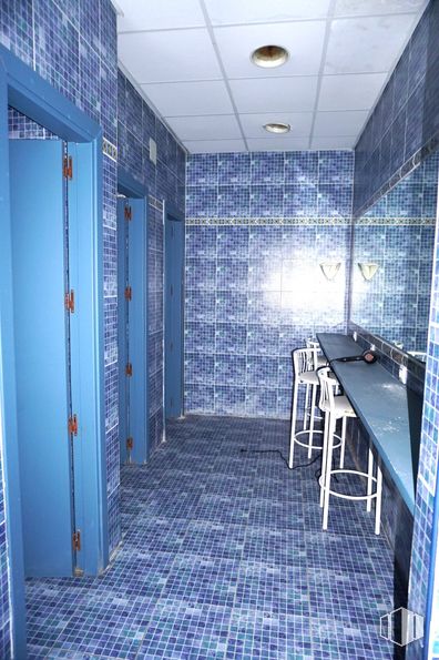 Retail for sale at Avenida Inmaculada Concepción, 50, Ávila, 05005 with blue, door, lighting, interior design, floor, building, flooring, tile flooring, gas and electric blue around